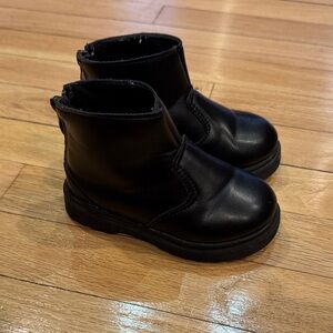 Kids Black Chelsea Boots - Sleek Slip-On Style